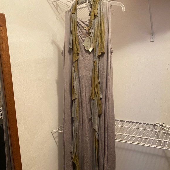 Dresses & Skirts - Long flowy dress with drapy scarf